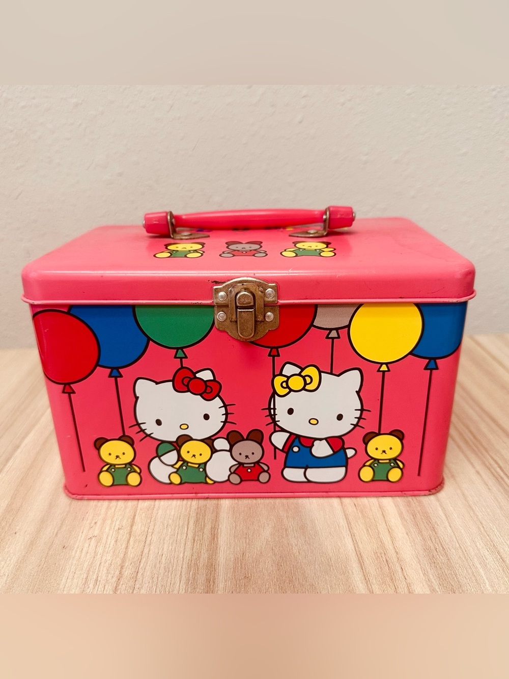 Vintage 1990 Sanrio Hello Kitty metal lunch box 1976 Balloons & Bears Remake